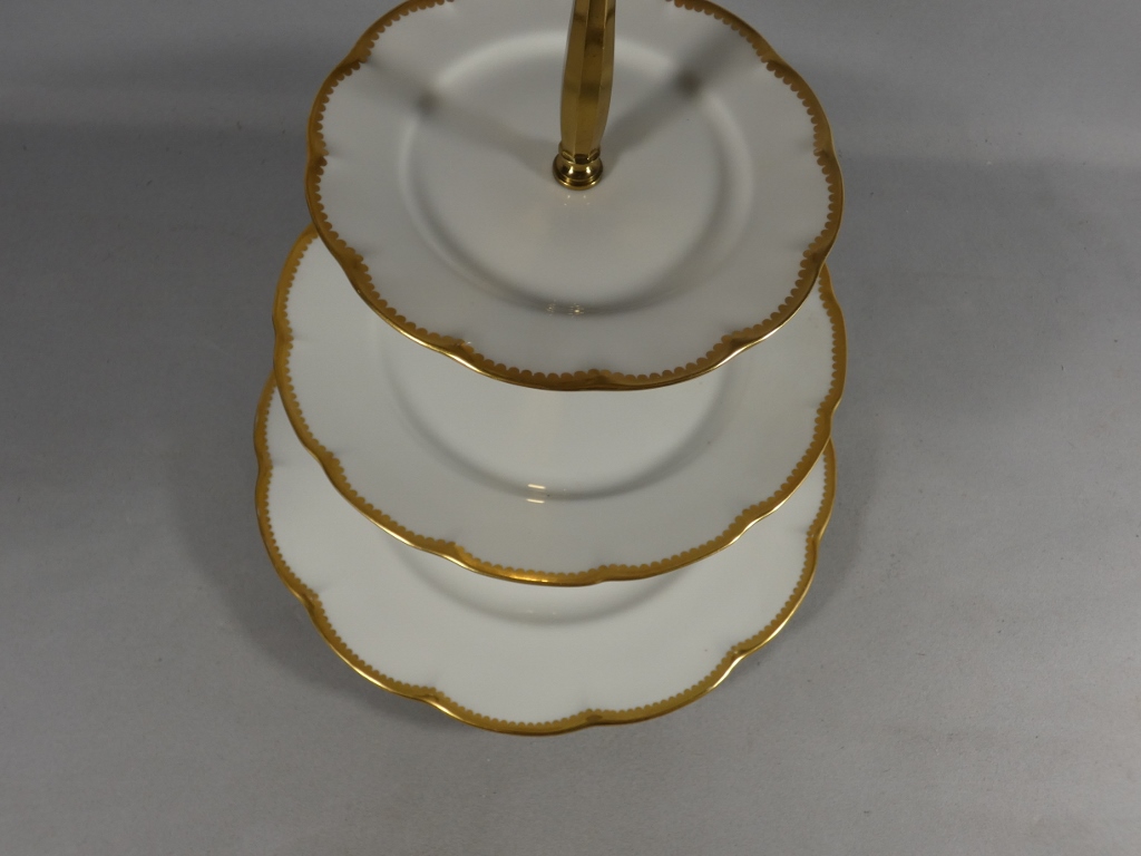Serviteur, présentoir à dessert ou mignardises en porcelaine de Limoges, manufacture Haviland – Image 5