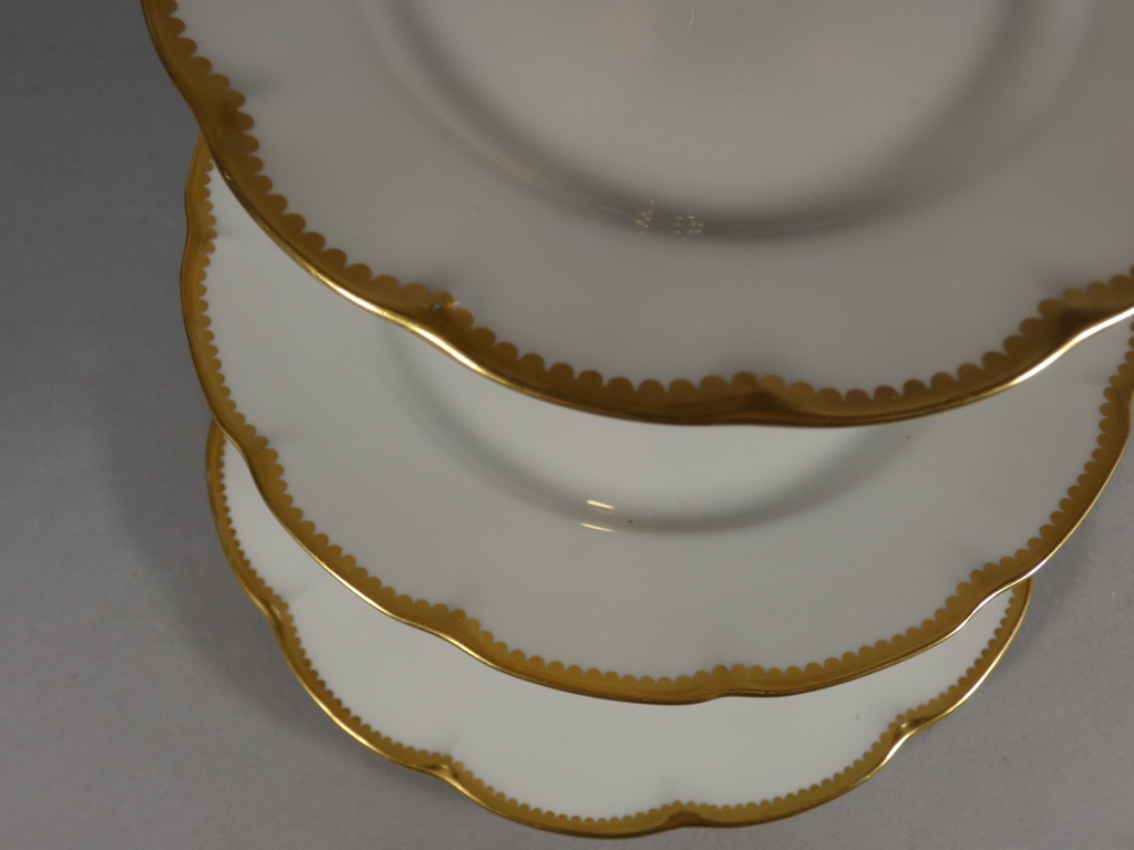 Serviteur, présentoir à dessert ou mignardises en porcelaine de Limoges, manufacture Haviland – Image 4