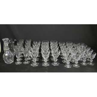Baccarat Harcourt, belle partie de service de verres en cristal, 42 pièces