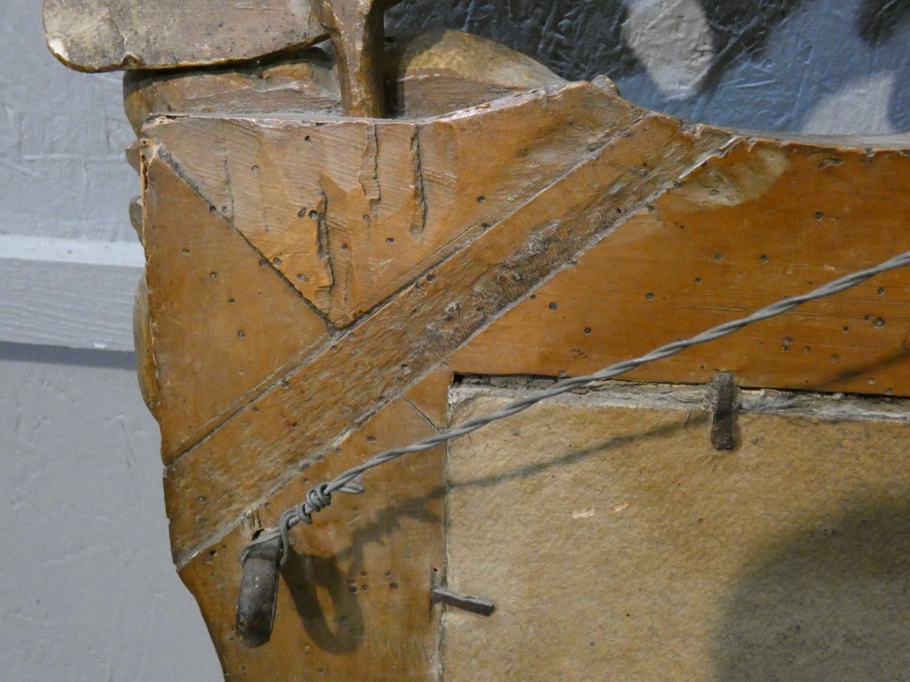 Miroir à parcloses Louis XV en bois sculpté doré, époque milieu XVIII ème – Image 15