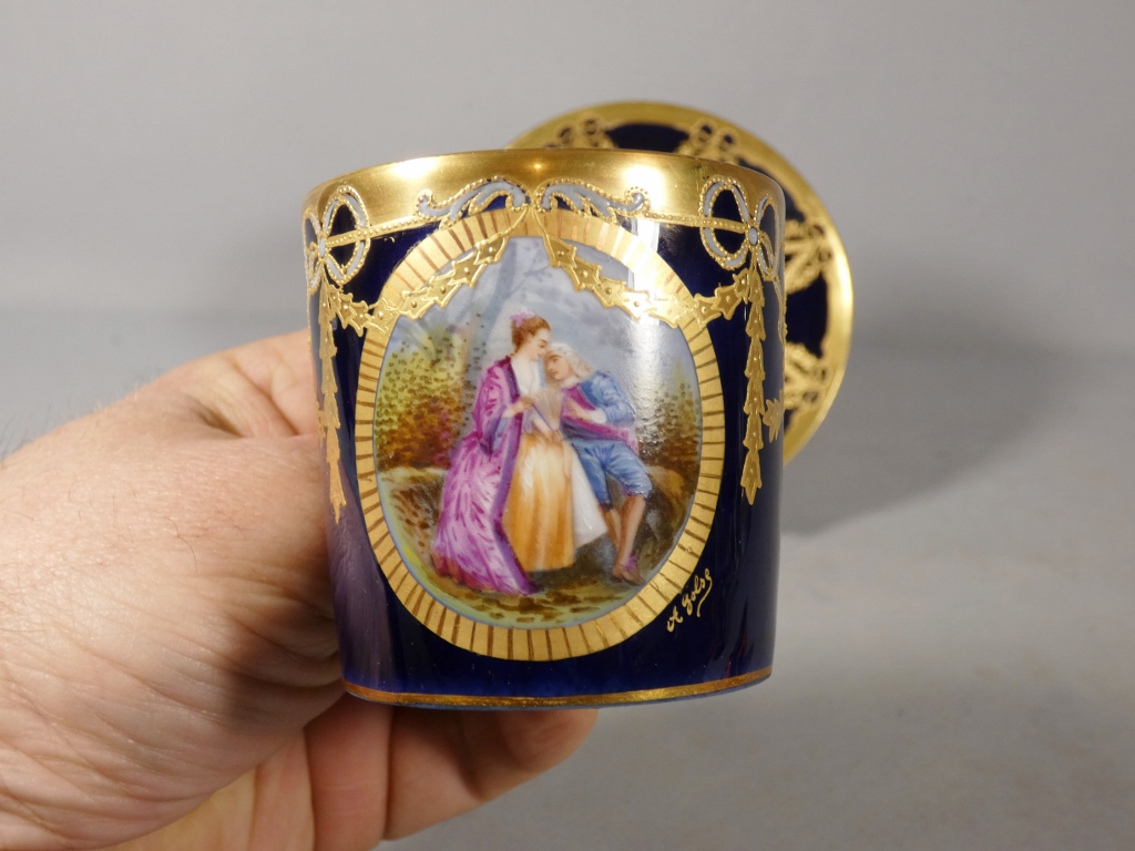 Abel Golse (1844-1937), tasse de collection en porcelaine peinte à la main et or – Image 2
