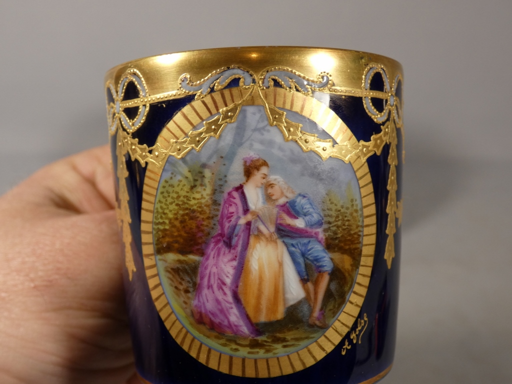 Abel Golse (1844-1937), tasse de collection en porcelaine peinte à la main et or – Image 4