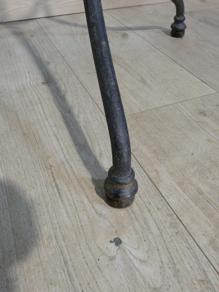 Guéridon de jardin XIX ème en fer forgé et marbre – Image 9