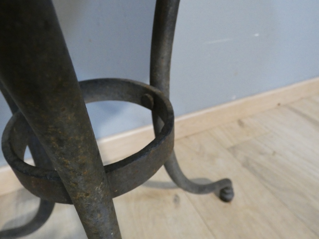 Guéridon de jardin XIX ème en fer forgé et marbre – Image 4
