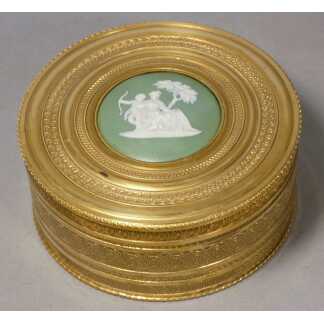 Coffret à bijoux, boîte en laiton ciselé et doré de style Empire, médaillon Wedgwood, XIX ème