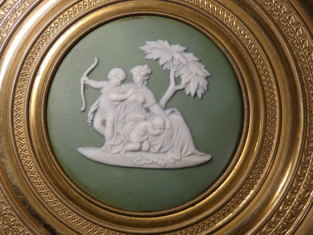 Coffret à bijoux, boîte en laiton ciselé et doré de style Empire, médaillon Wedgwood, XIX ème – Image 10