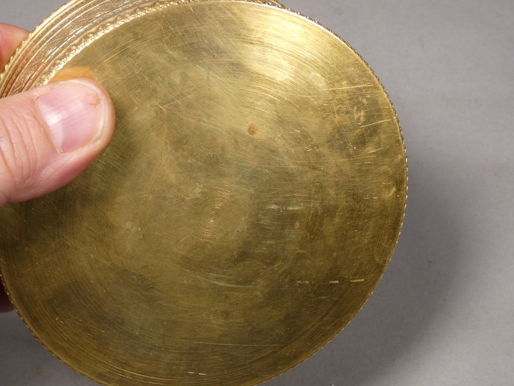 Coffret à bijoux, boîte en laiton ciselé et doré de style Empire, médaillon Wedgwood, XIX ème – Image 7