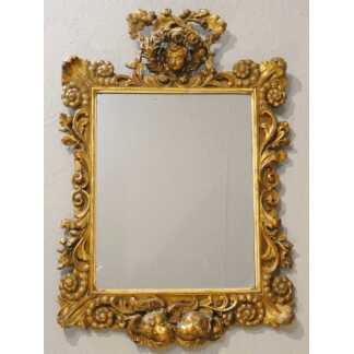 Miroir italien baroque aux anges en bois doré, époque début XVIII ème siècle