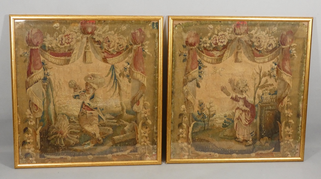Paire de fragments de tapisseries d'époque XVII ème siècle, tableaux encadrés
