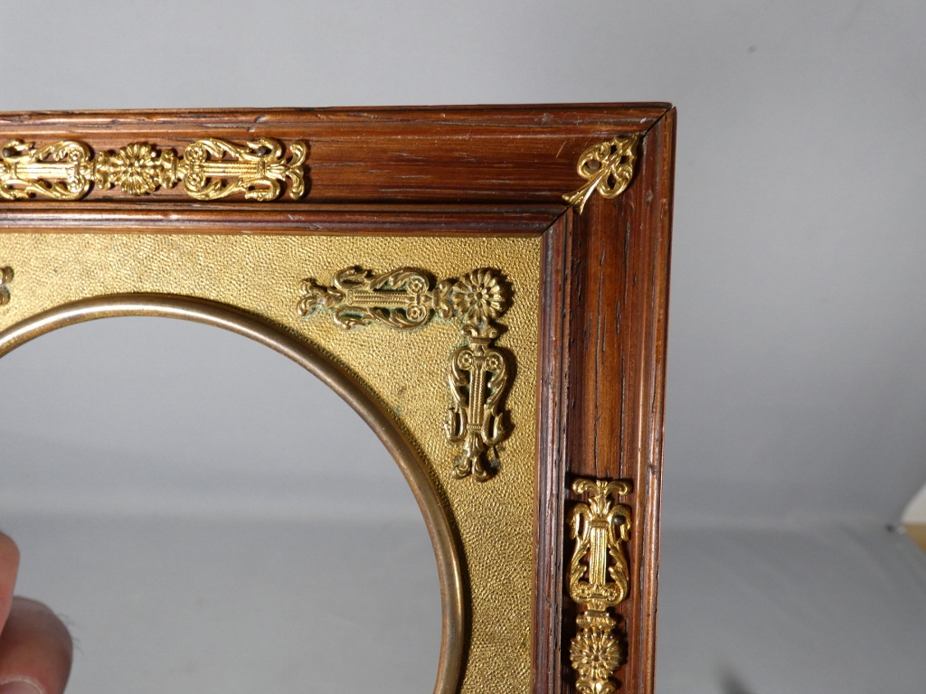 Cadre photo ou à miniature de style Empire en acajou et bronze, époque début XX ème – Image 7
