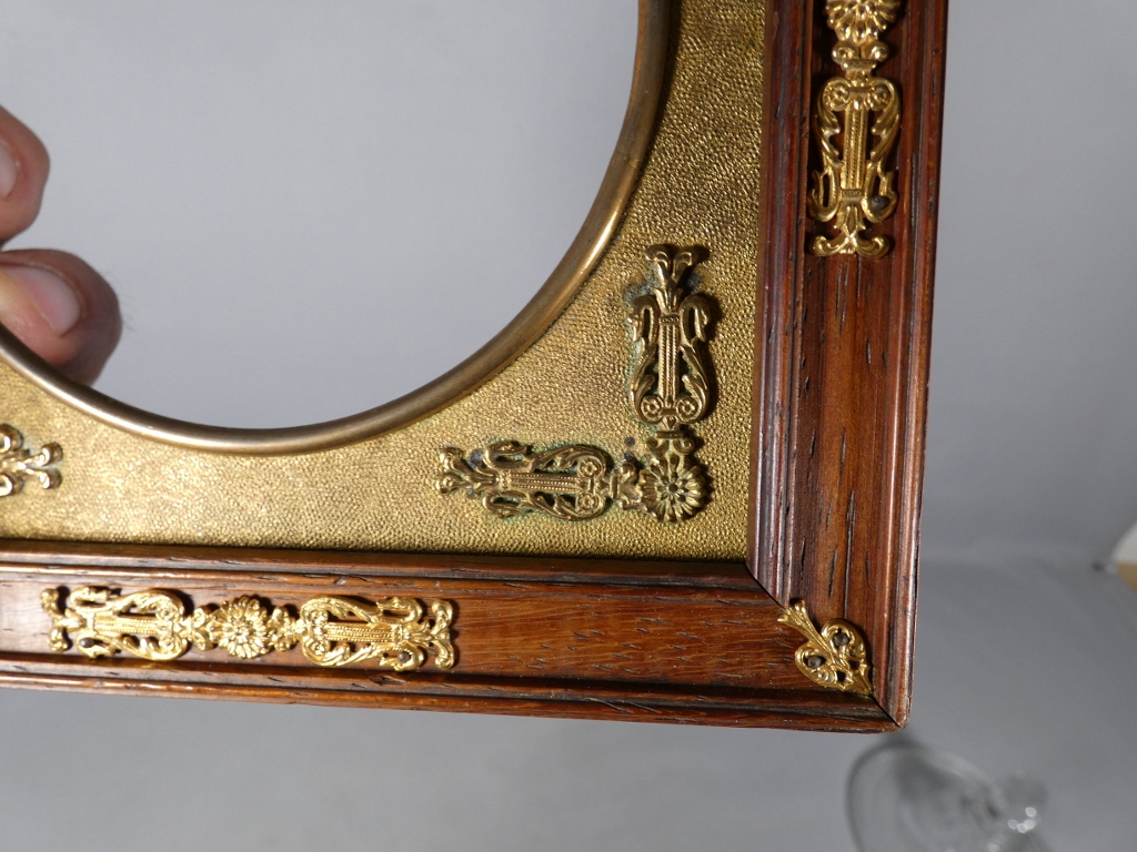 Cadre photo ou à miniature de style Empire en acajou et bronze, époque début XX ème – Image 6
