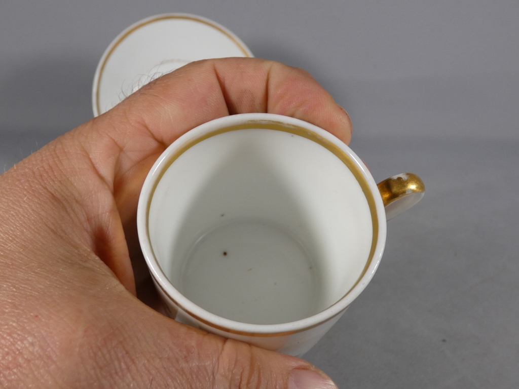 Au chinois fumant sa pipe, tasse en porcelaine de Paris époque début XIX ème siècle – Image 10