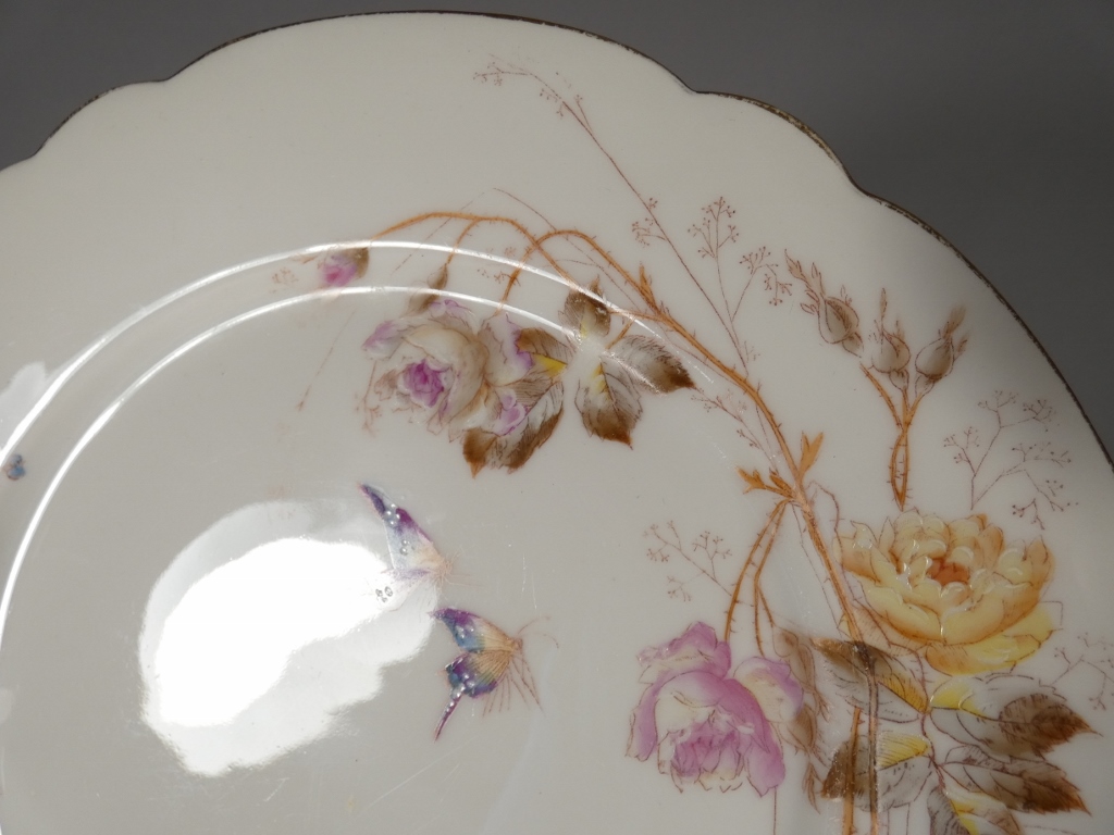 Fleurs et Papillons, Service de table pour 12 personnes en porcelaine de Limoges, Londé, XIX èm – Image 18