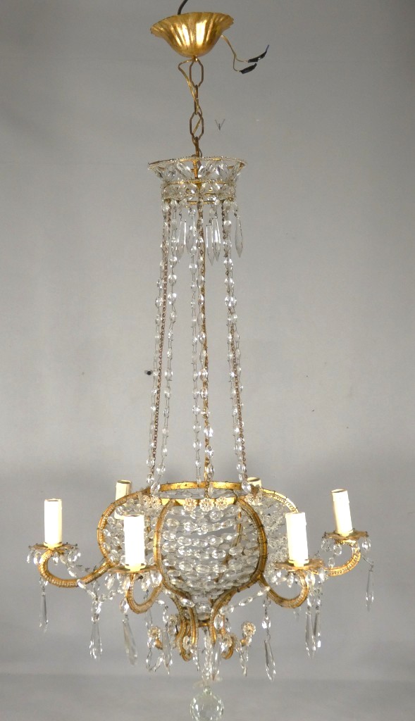 Lustre italien sac de perles et fer doré, époque milieu XX ème