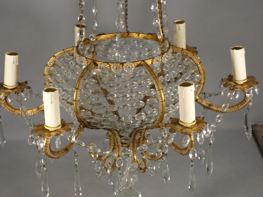 Lustre italien sac de perles et fer doré, époque milieu XX ème – Image 3