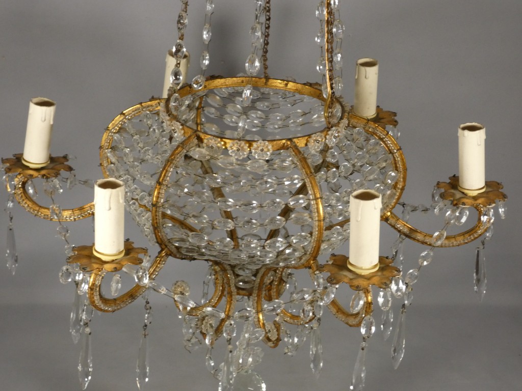 Lustre italien sac de perles et fer doré, époque milieu XX ème – Image 5