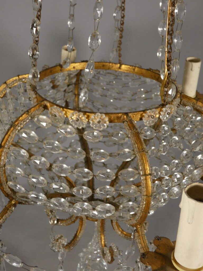 Lustre italien sac de perles et fer doré, époque milieu XX ème – Image 6