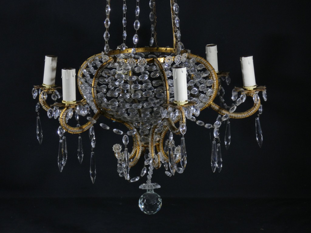 Lustre italien sac de perles et fer doré, époque milieu XX ème – Image 12