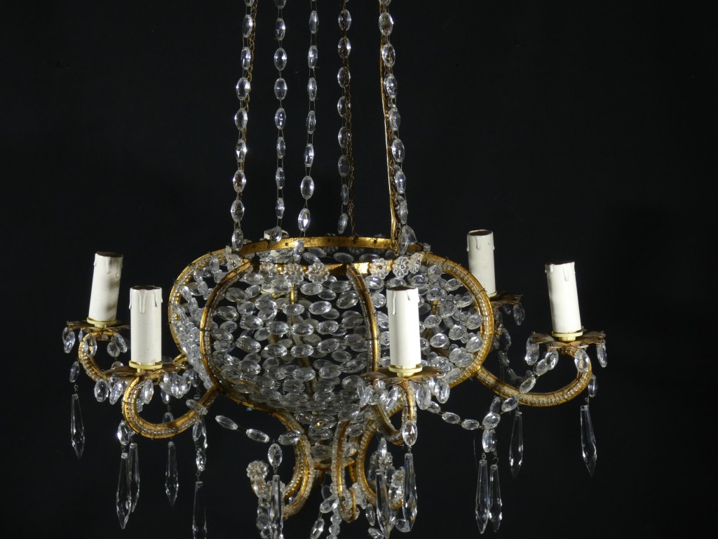 Lustre italien sac de perles et fer doré, époque milieu XX ème – Image 17