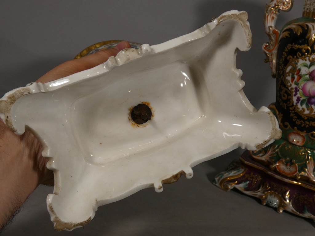Fleurs et fruits -Paire de vases rocaille en porcelaine de Paris, vers 1850, dlg Jacob Petit – Image 12