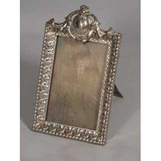Cadre photo de style Louis XVI en bronze argenté, époque début XX ème