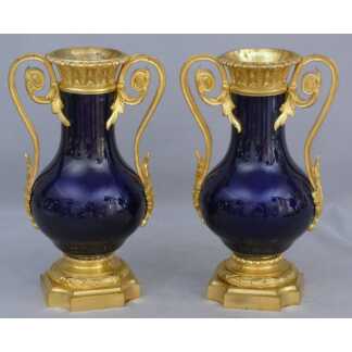 Paire de vases cassolettes en porcelaine bleu cobalt et bronze doré – Époque Charles X 1830