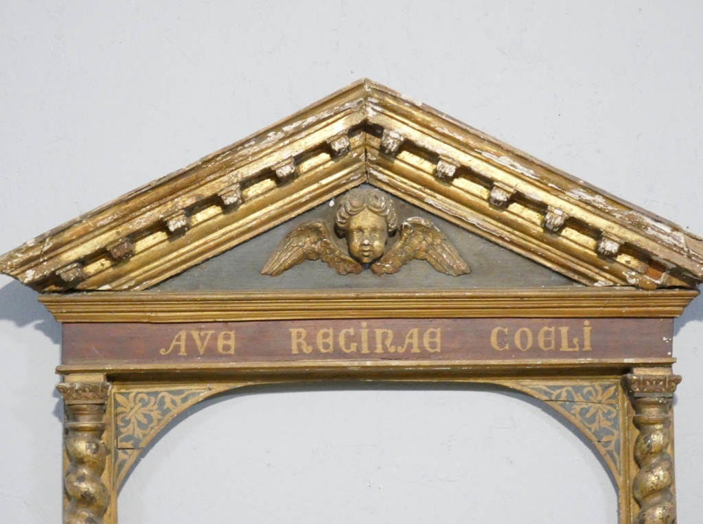 Important cadre-retable marial en bois sculpté, polychromé et doré – XVIIe siècle – Image 2