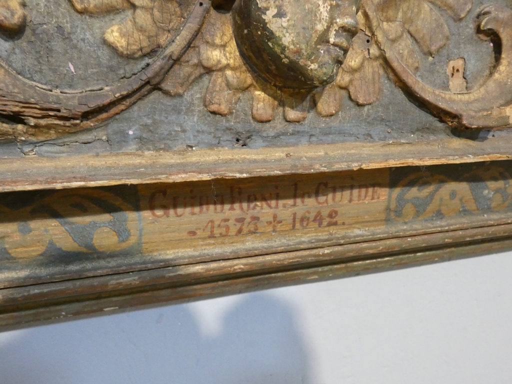 Important cadre-retable marial en bois sculpté, polychromé et doré – XVIIe siècle – Image 13