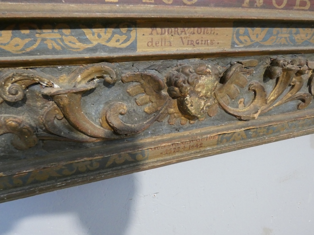 Important cadre-retable marial en bois sculpté, polychromé et doré – XVIIe siècle – Image 12