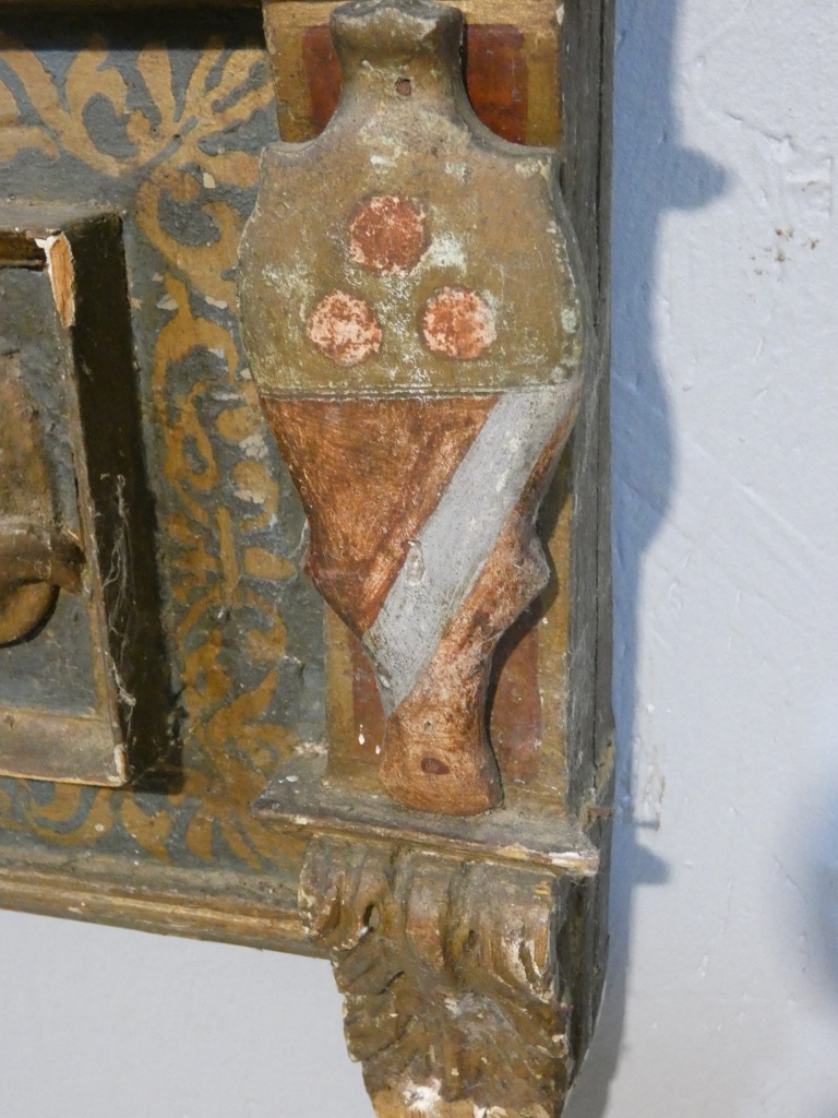 Important cadre-retable marial en bois sculpté, polychromé et doré – XVIIe siècle – Image 9