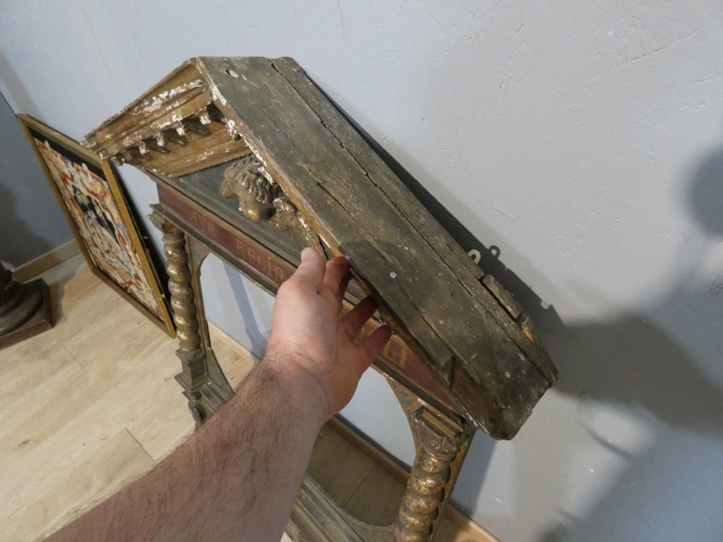 Important cadre-retable marial en bois sculpté, polychromé et doré – XVIIe siècle – Image 18