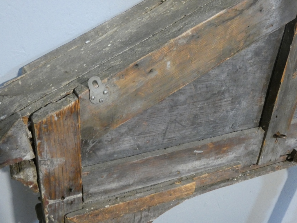 Important cadre-retable marial en bois sculpté, polychromé et doré – XVIIe siècle – Image 22