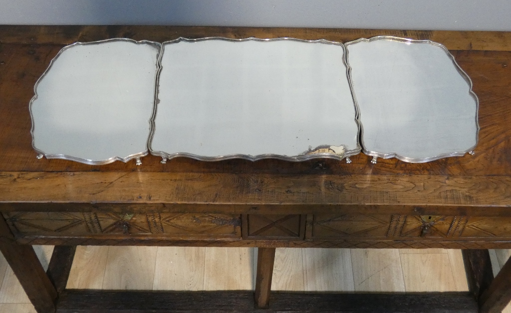 Grand surtout de table de style Louis XV en bronze argenté, époque fin XIX ème siècle – Image 2
