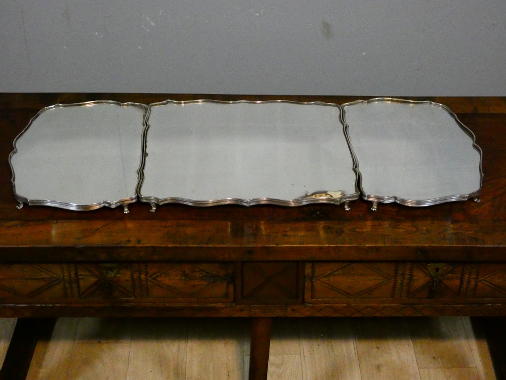 Grand surtout de table de style Louis XV en bronze argenté, époque fin XIX ème siècle – Image 3