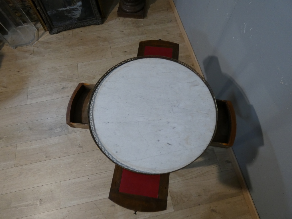 Table bouillotte de style Louis XVI en frisage de bois de rose et palissandre, époque XIX ème – Image 4