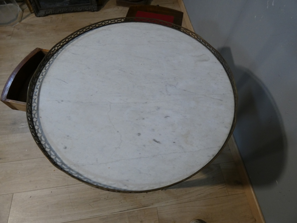 Table bouillotte de style Louis XVI en frisage de bois de rose et palissandre, époque XIX ème – Image 12