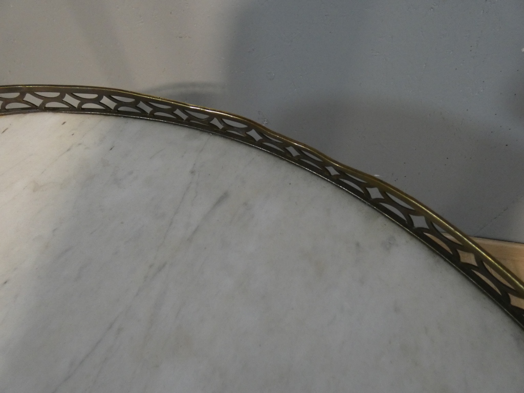 Table bouillotte de style Louis XVI en frisage de bois de rose et palissandre, époque XIX ème – Image 10