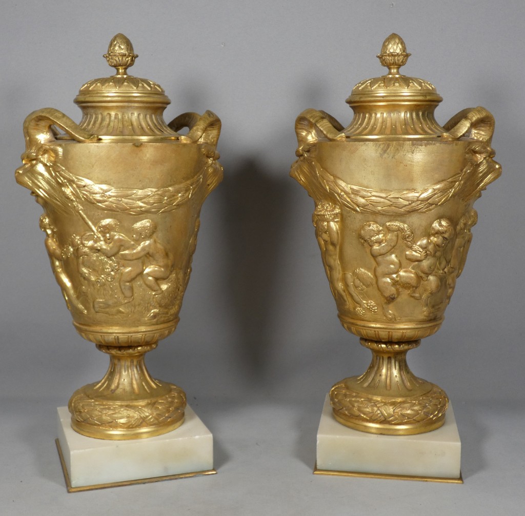 Paire de cassolettes en bronze doré dans le goût de Clodion, XIXᵉ siècle