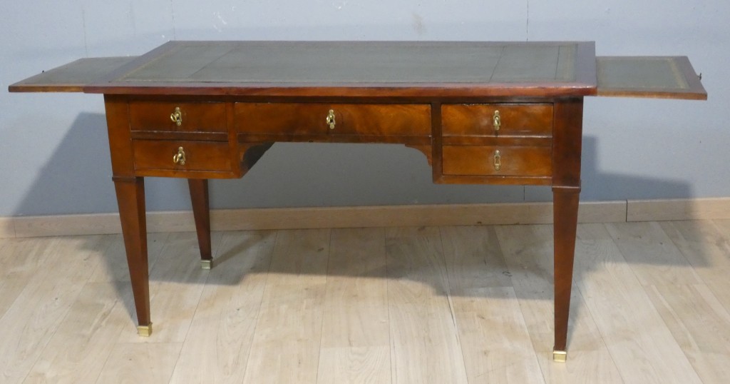 Bureau plat Directoire en acajou et placage, époque début XIX ème