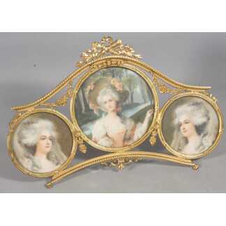 Triple cadre photo de style Louis XVI en bronze et laiton doré, époque fin XIX ème