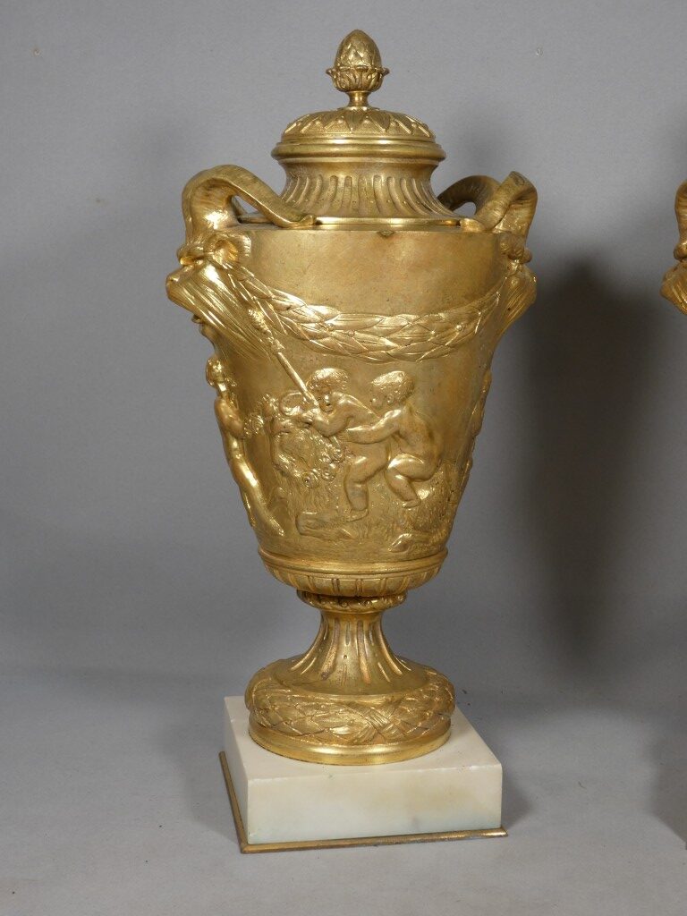 Paire de cassolettes en bronze doré dans le goût de Clodion, XIXᵉ siècle – Image 9