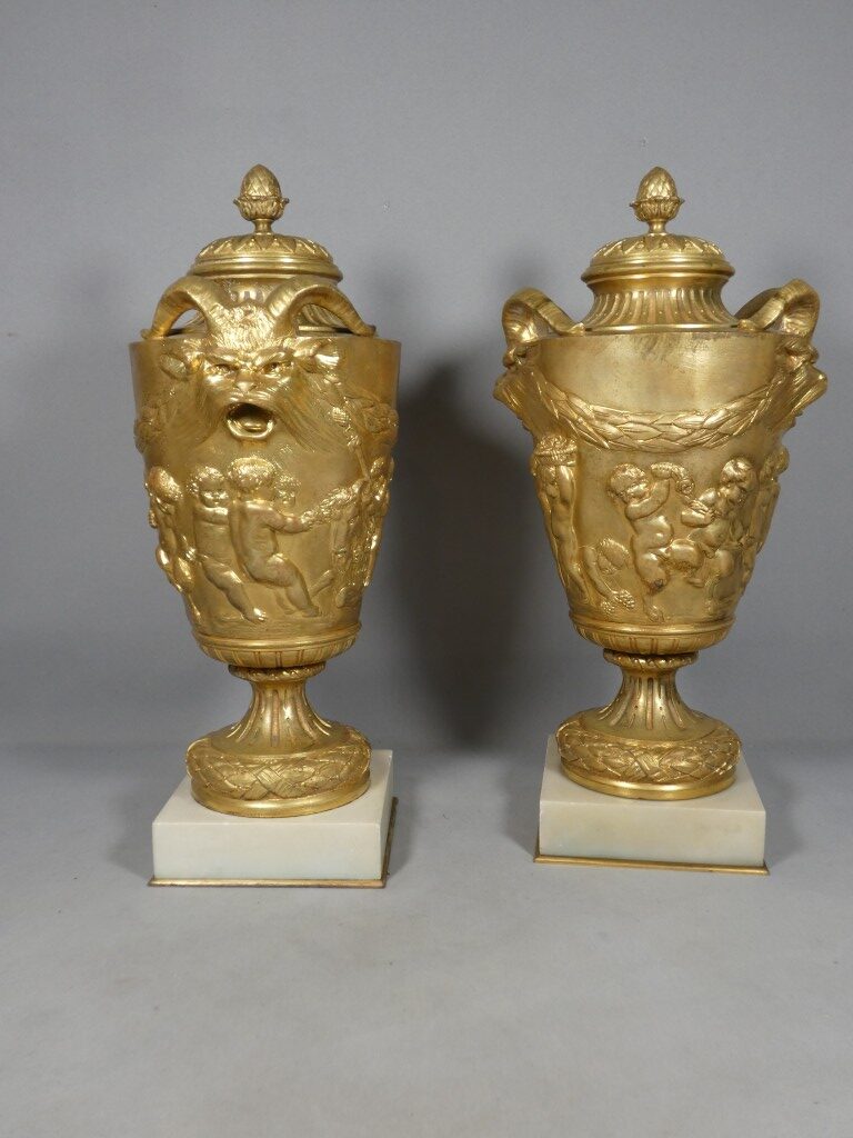Paire de cassolettes en bronze doré dans le goût de Clodion, XIXᵉ siècle – Image 8