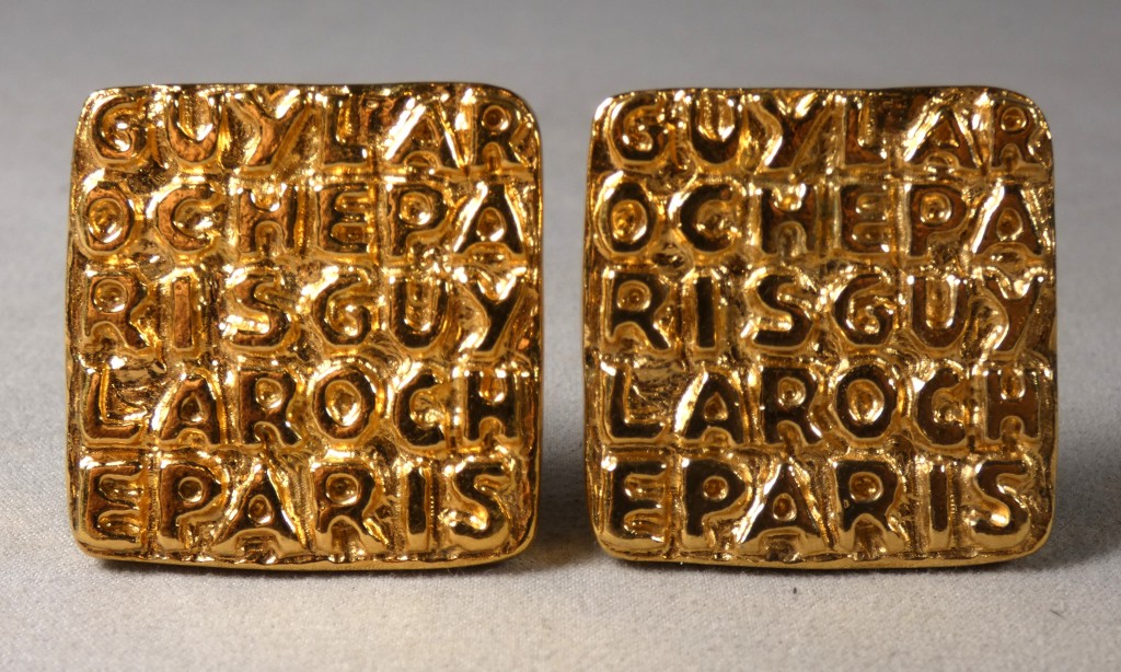 Guy Laroche, clips d'oreille vintage en métal doré vers 1970-1980
