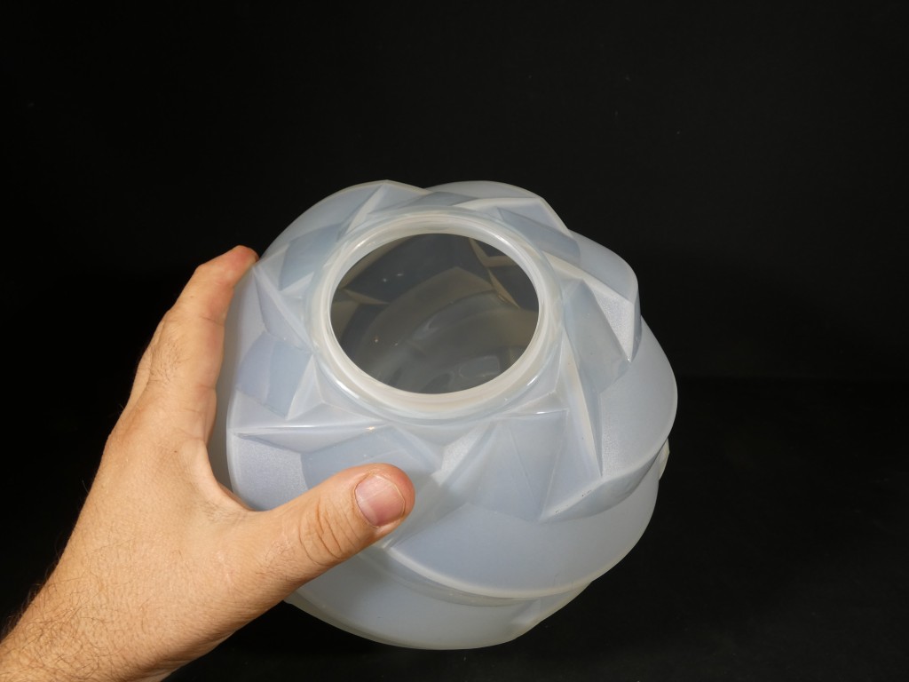 André Hunebelle, vase Saturne boule en verre opalescent, époque Art Déco – Image 7