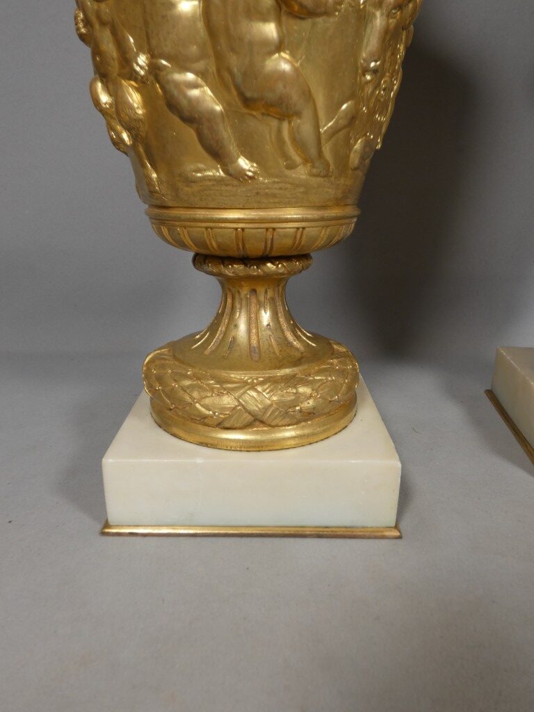 Paire de cassolettes en bronze doré dans le goût de Clodion, XIXᵉ siècle – Image 7