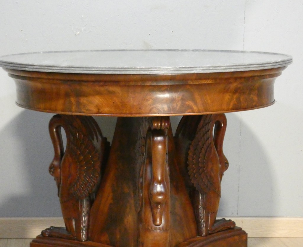 Guéridon aux cygnes d'époque Empire en acajou flammé et marbre turquin, XIX ème – Image 11