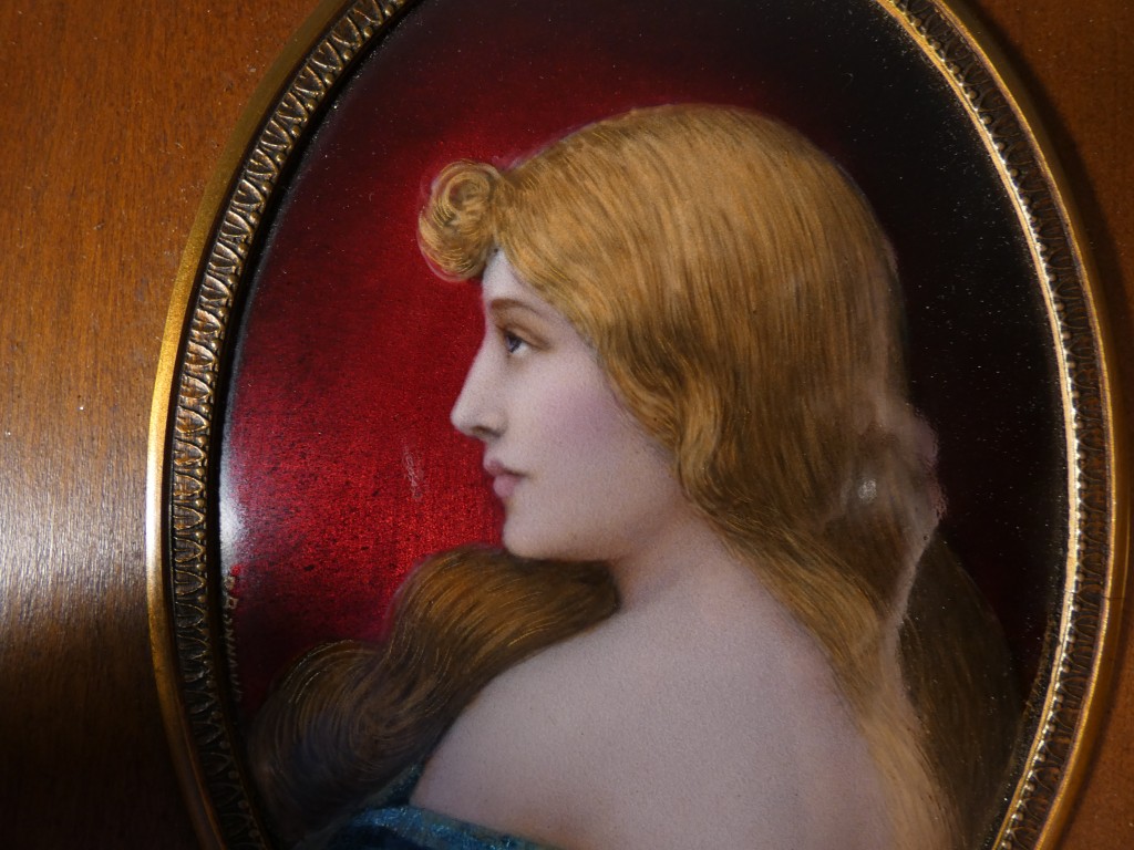 Paul Bonnaud (1873-1953) Limoges, portrait en profil d'une jeune femme, émail sur cuivre – Image 5