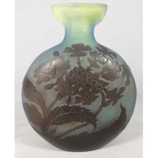 Émile Gallé – Vase gourde à décor floral, époque Art nouveau, vers 1900