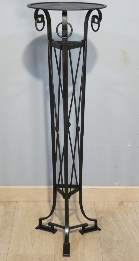 Colonne de présentation néoclassique en fer, époque vers 1940