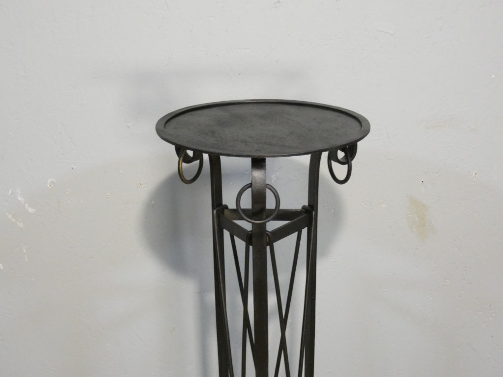 Colonne de présentation néoclassique en fer, époque vers 1940 – Image 2